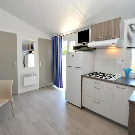 Camping Les Brillas Les Moutiers Exterior photo