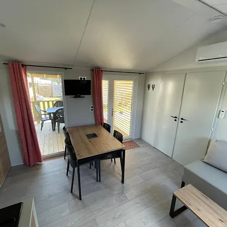 Camping Les Brillas Les Moutiers Exterior photo